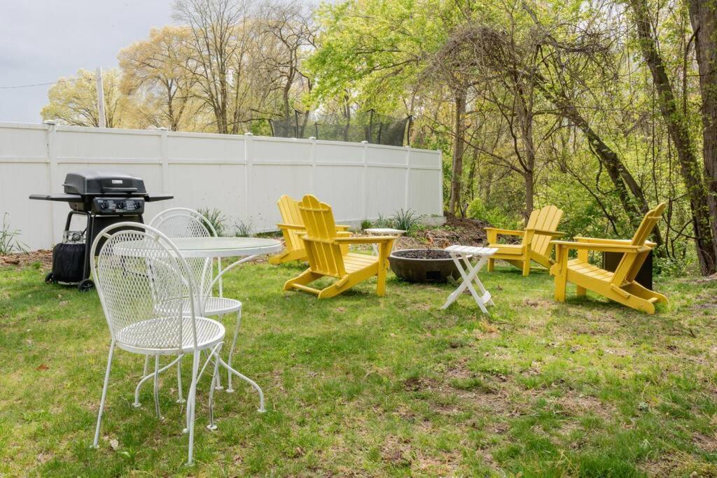 Campfire Cottage Fireplace, Fire Pit & No Chores! Kingston Eksteriør bilde