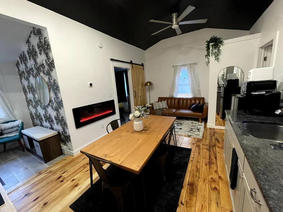 Campfire Cottage Fireplace, Fire Pit & No Chores! Kingston Eksteriør bilde
