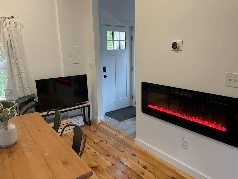 Campfire Cottage Fireplace, Fire Pit & No Chores! Kingston Eksteriør bilde